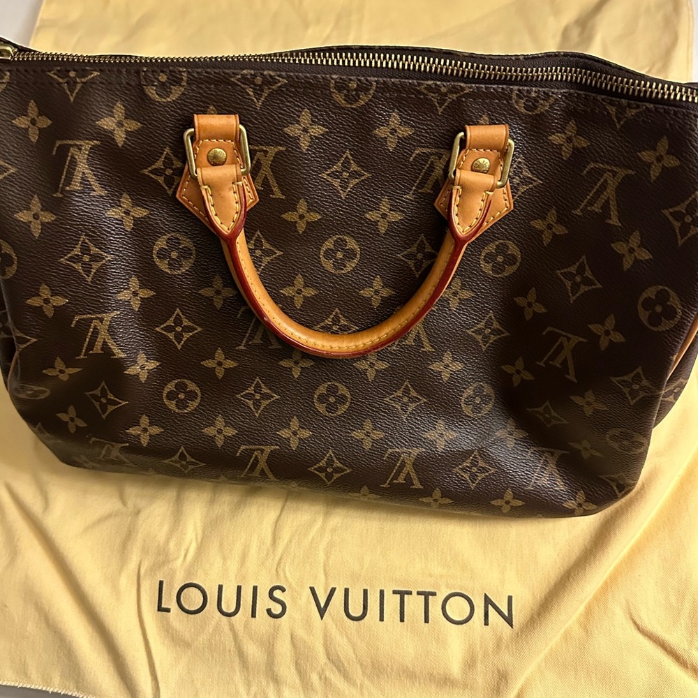 Louis Vuitton monogram speedy 35